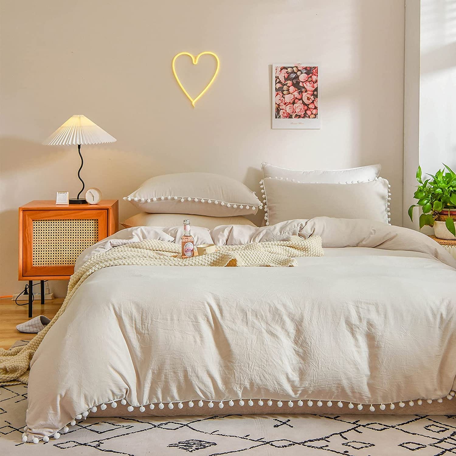 6 pieces pom pom duvet set Cream