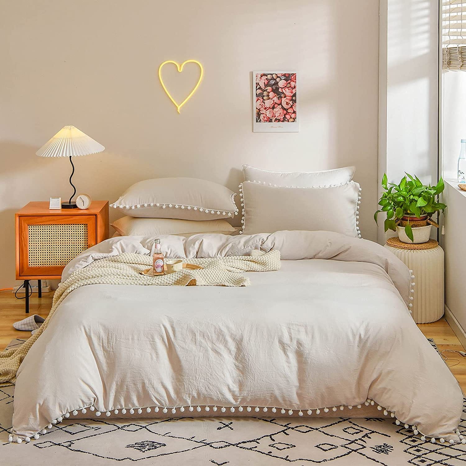 6 pieces pom pom duvet set Cream