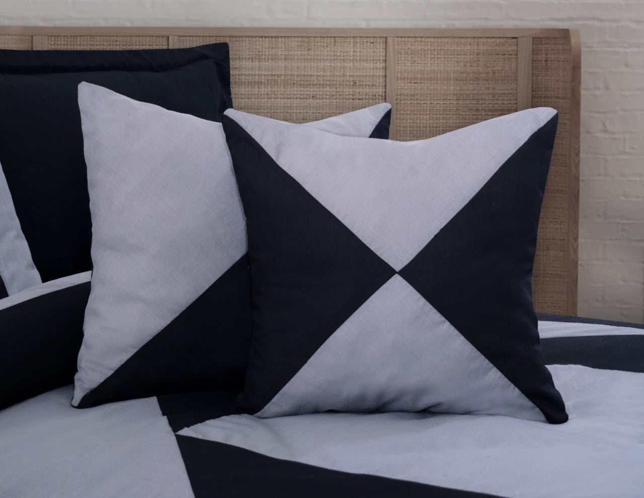 6 Pieces Duvet Set Black and White