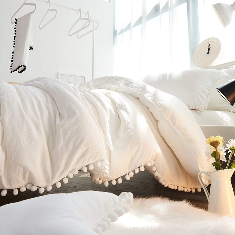 6 Pcs White Duvet Cover With Pom Pom