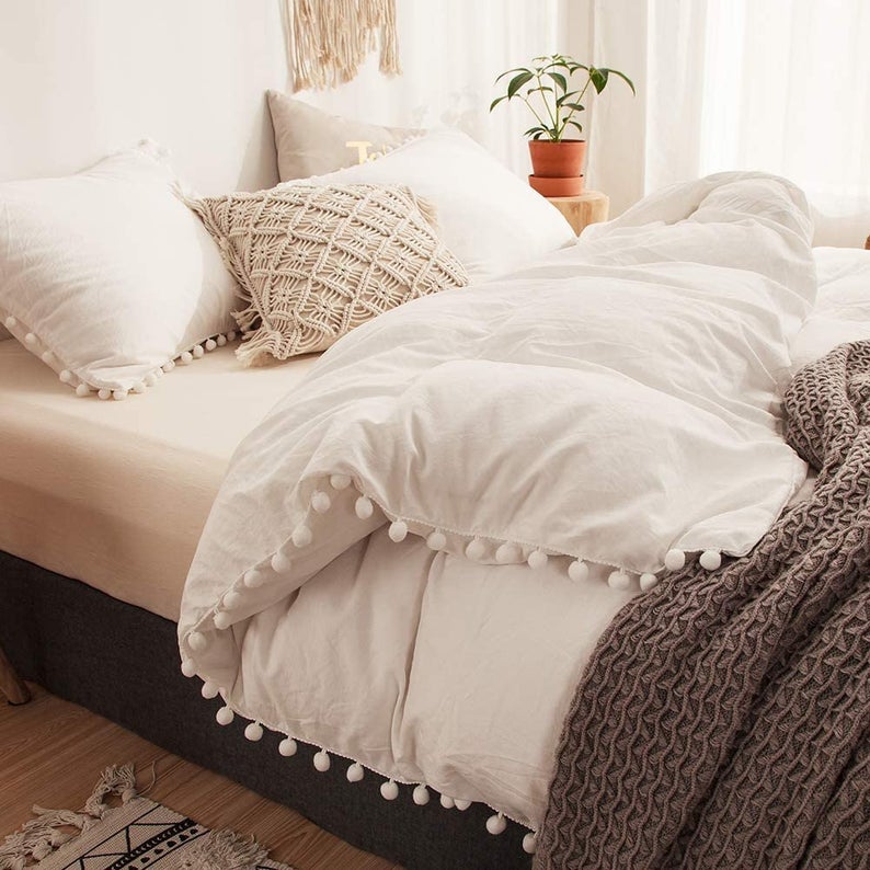 6 Pcs White Duvet Cover With Pom Pom